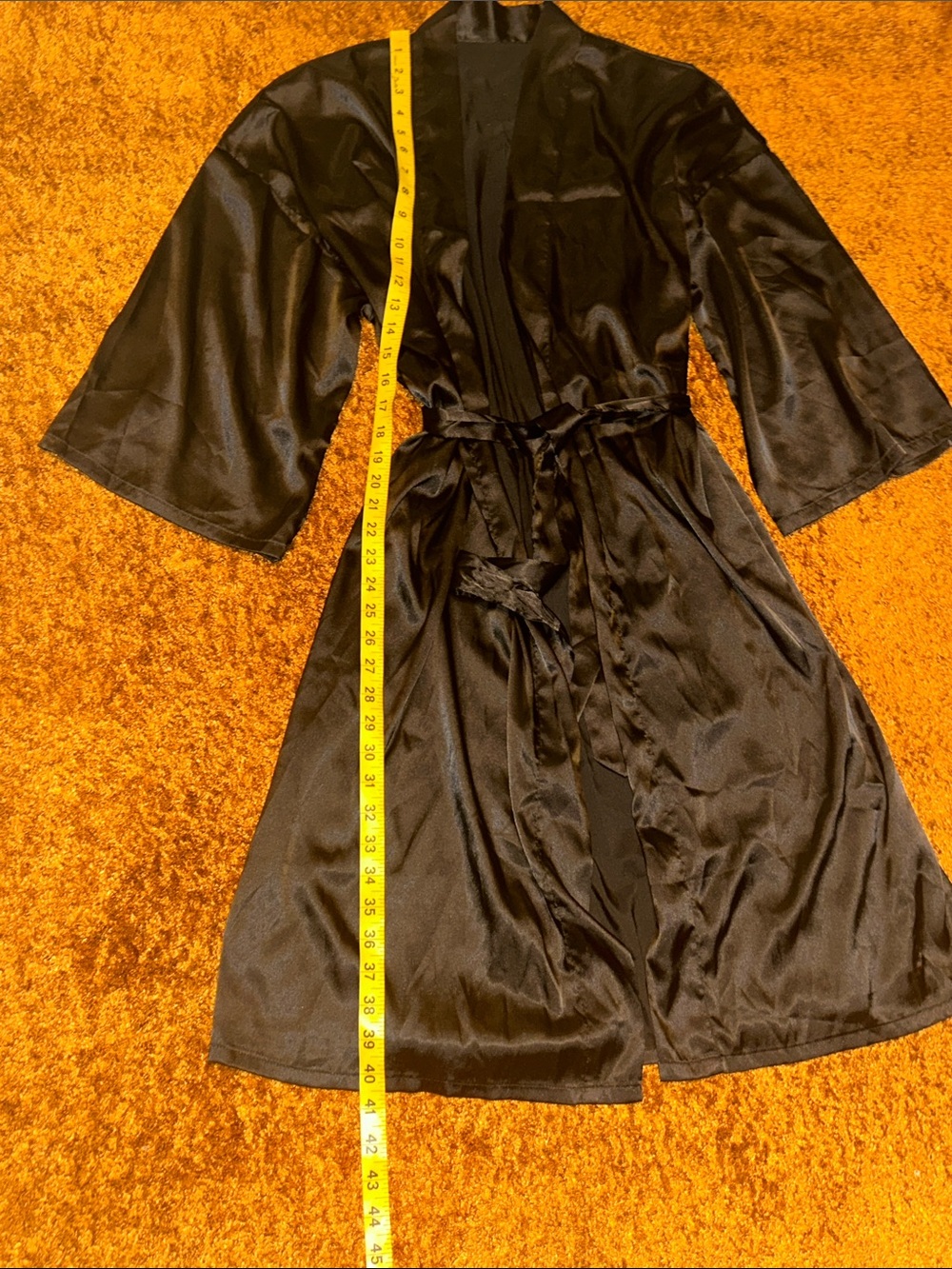 Carolina Herrera Black Satin Kimono-Style Robe with Tie Belt - Picture 3 of 8